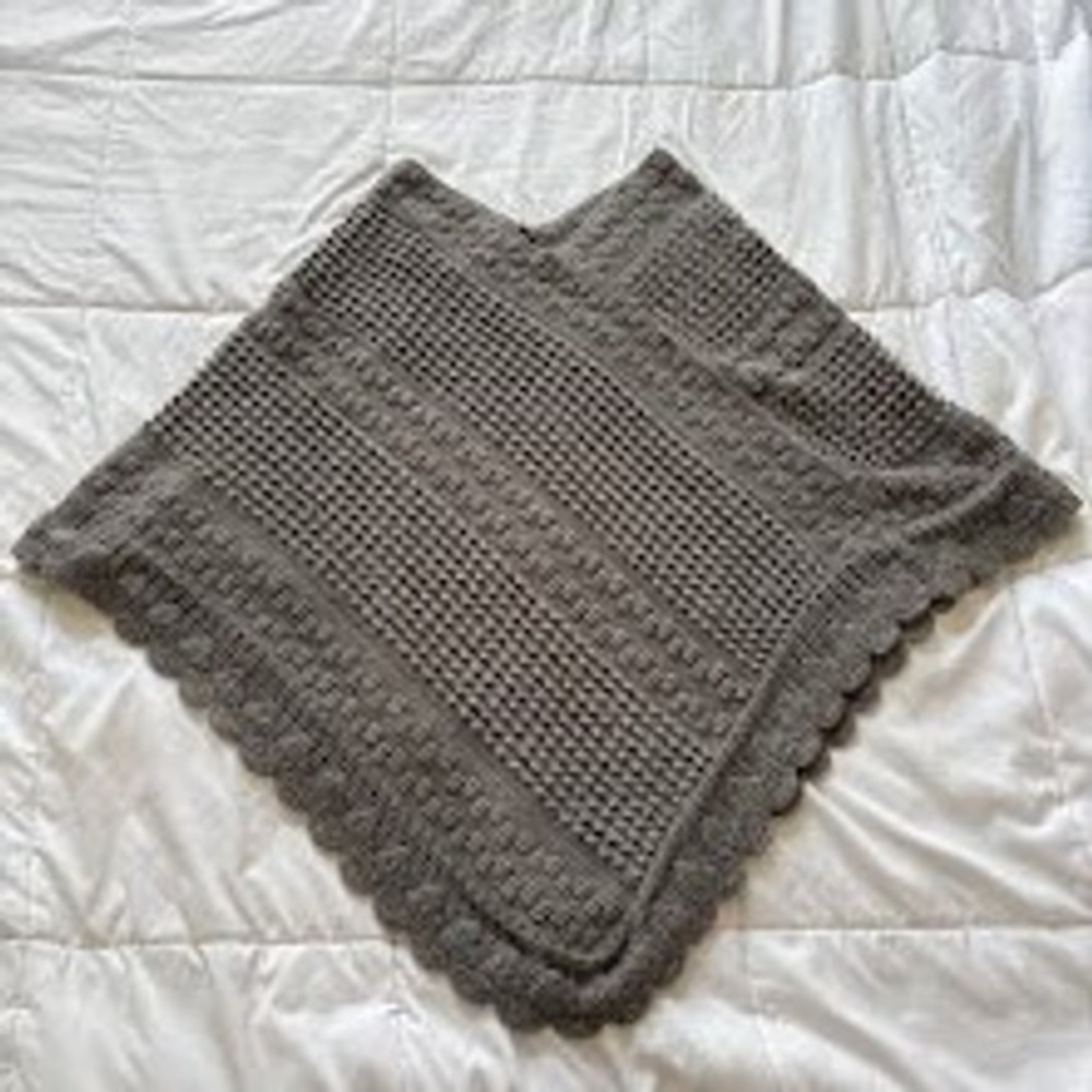 Womens‎ OS Taupe Grey Crochet Popcorn Knit Scalloped Hem Poncho Wrap Lagenlook